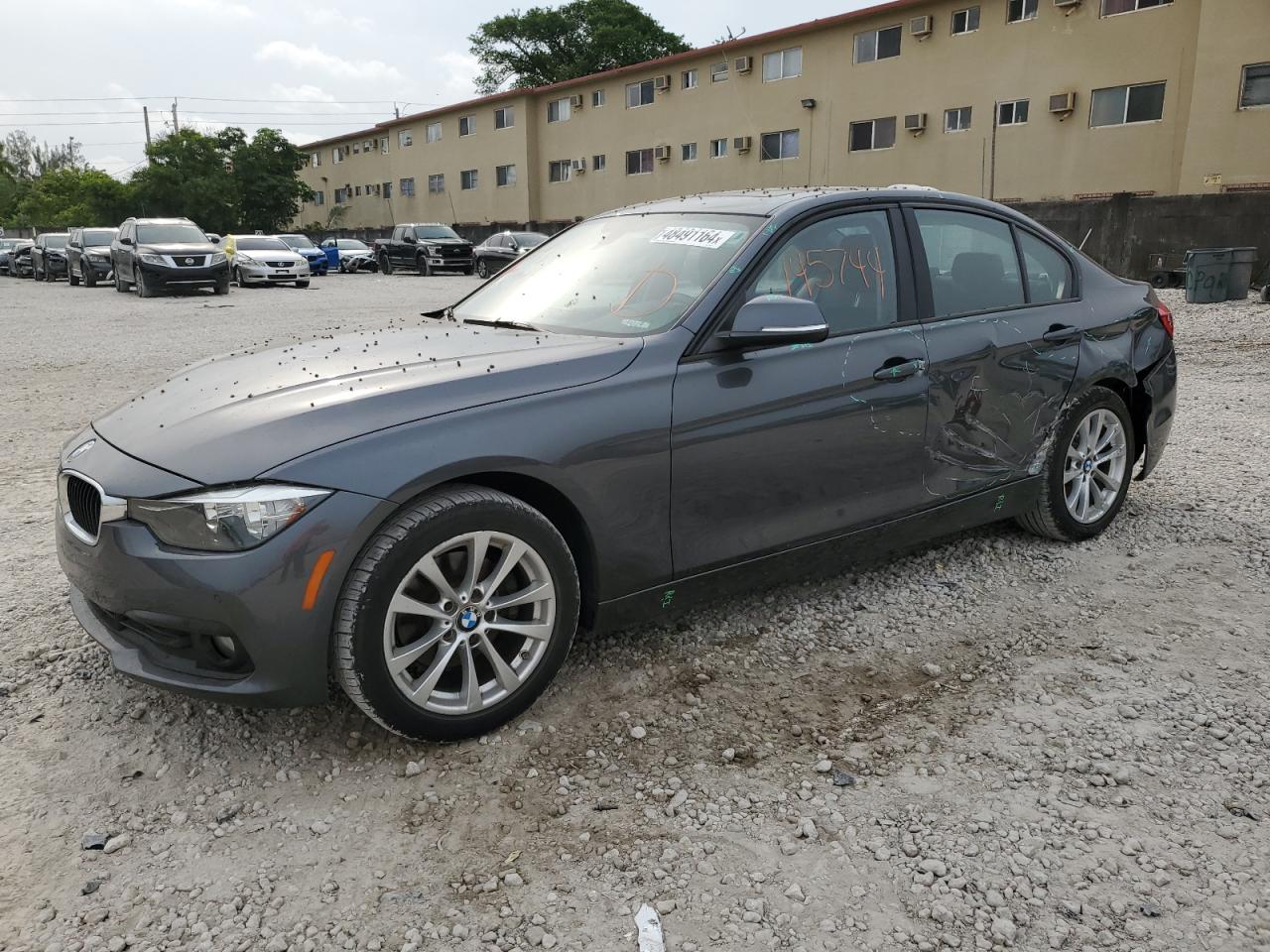 WBA8E1G55HNU12616  bmw 3 series 2016 IMG 0