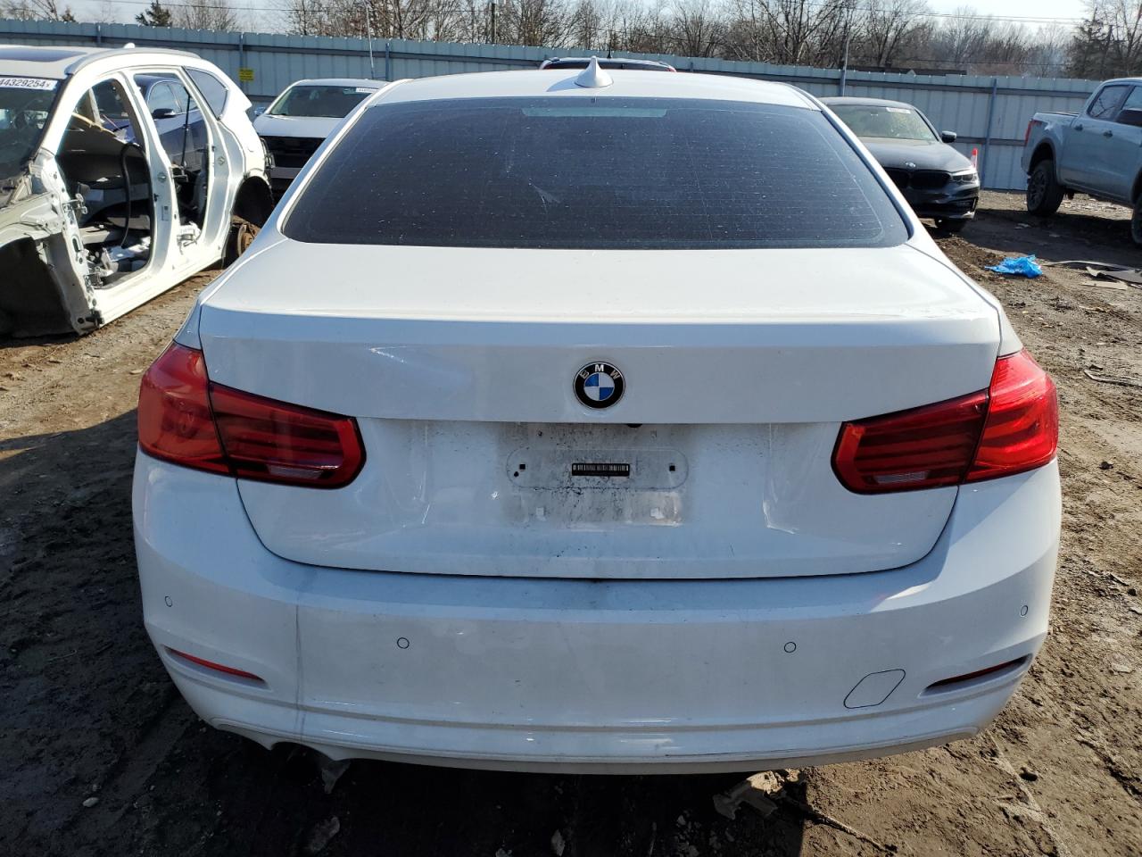 WBA8E5G54GNT95068  bmw 3 series 2016 IMG 5