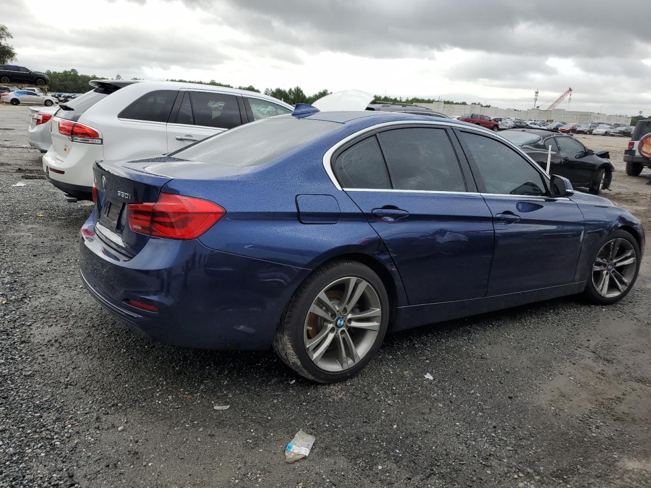 WBA8B9G30HNU53838  bmw 3 series 2017 IMG 2