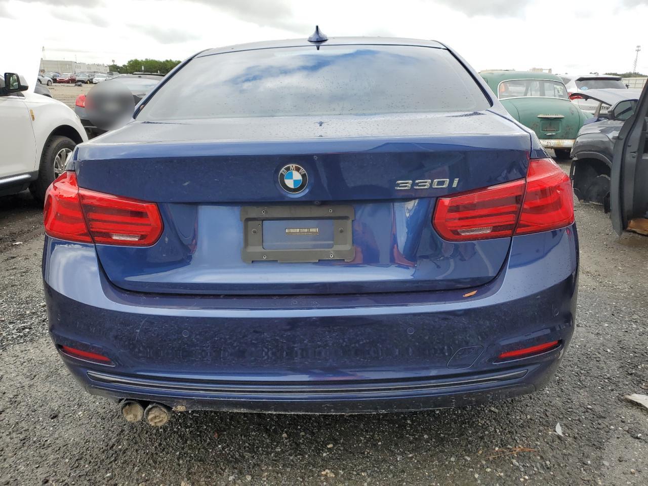 WBA8B9G30HNU53838  bmw 3 series 2017 IMG 5