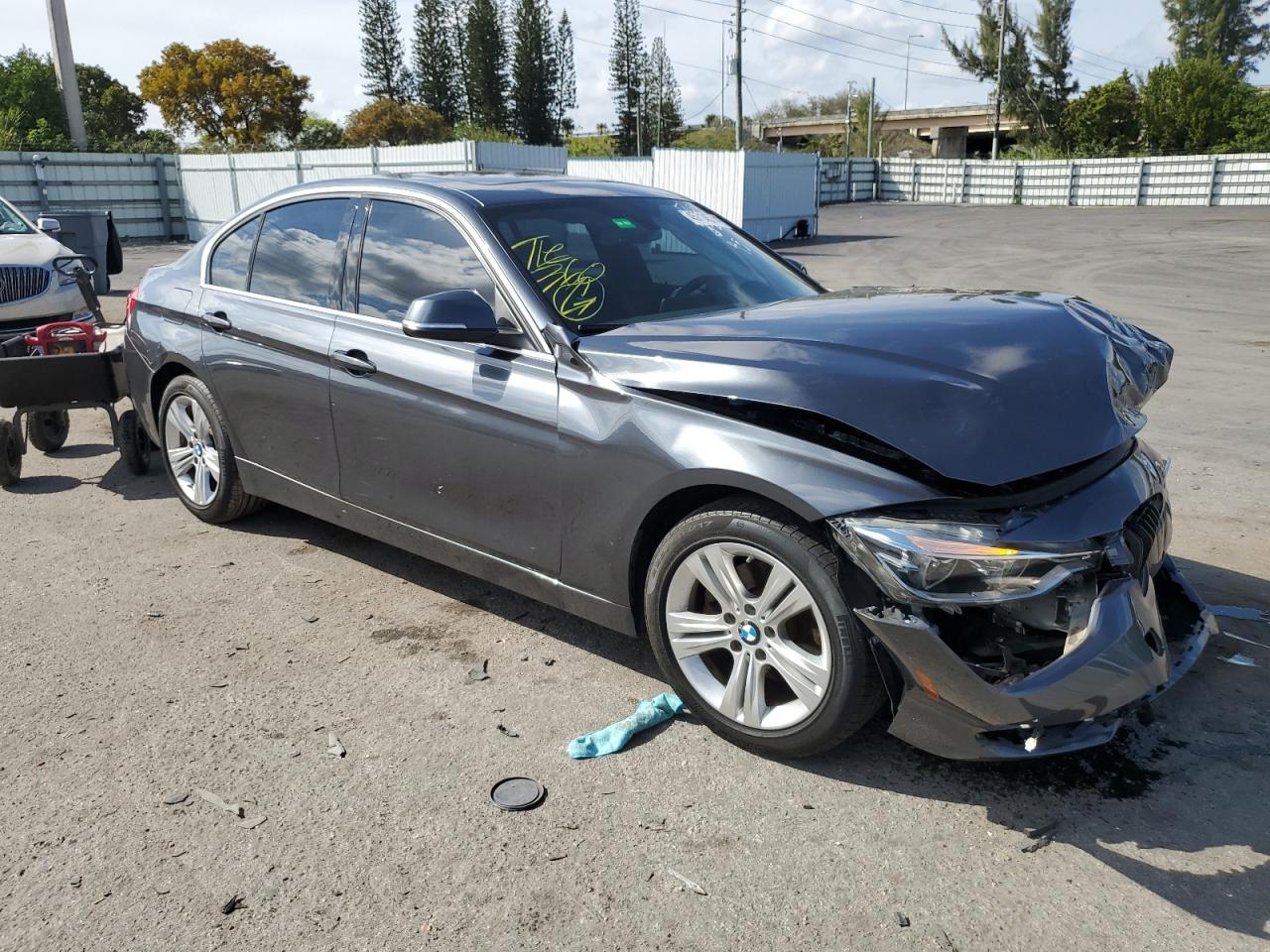 WBA8B9G30HNU54519  bmw 3 series 2017 IMG 3