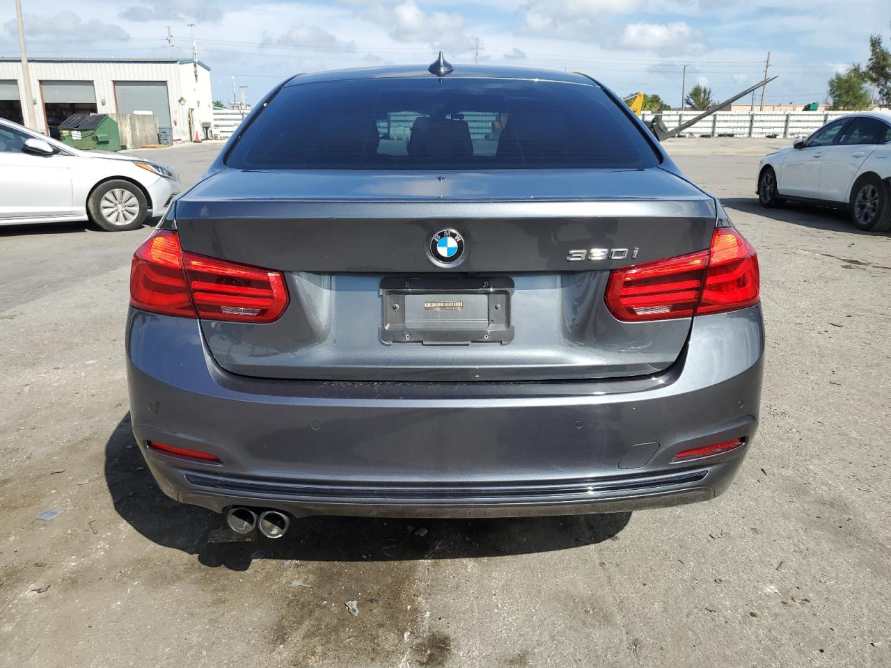 WBA8B9G30HNU54519  bmw 3 series 2017 IMG 5