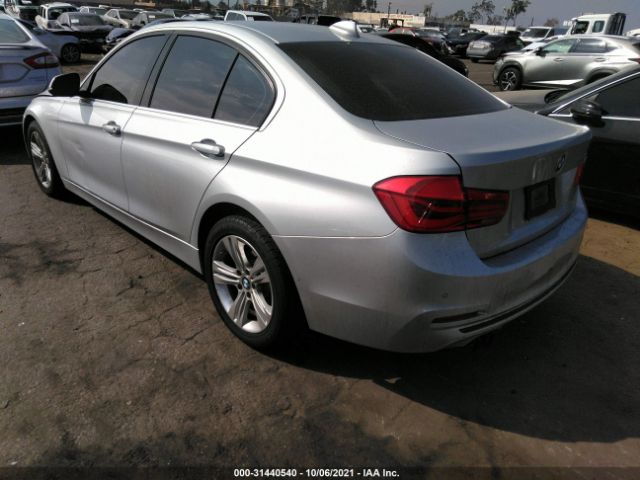 WBA8B9G37HNU54243  bmw 3 series 2017 IMG 2