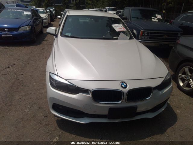 WBA8E5G32HNU44042  bmw 3 series 2017 IMG 5