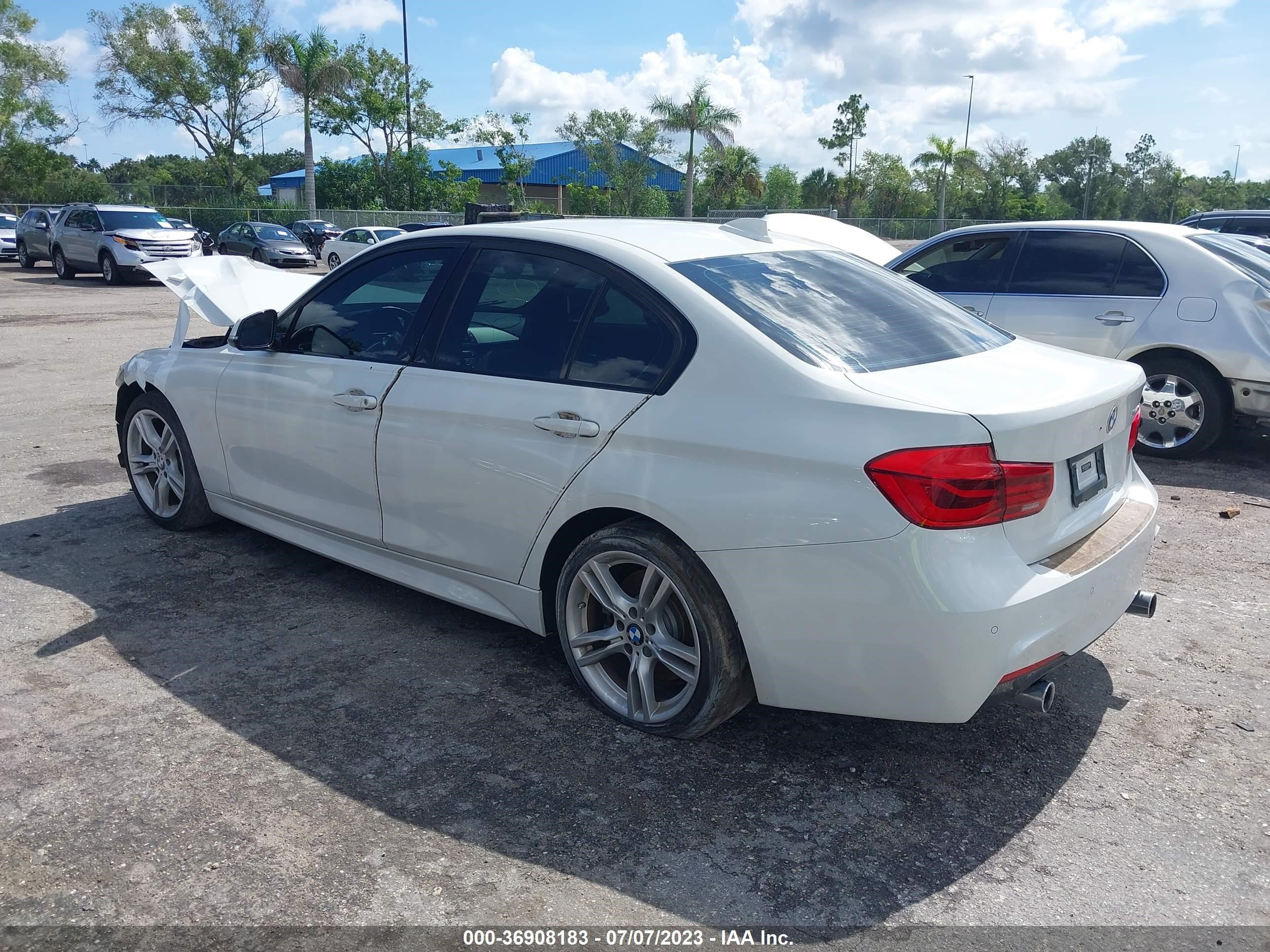 WBA8B3C58JK843453  bmw 3 series 2018 IMG 2