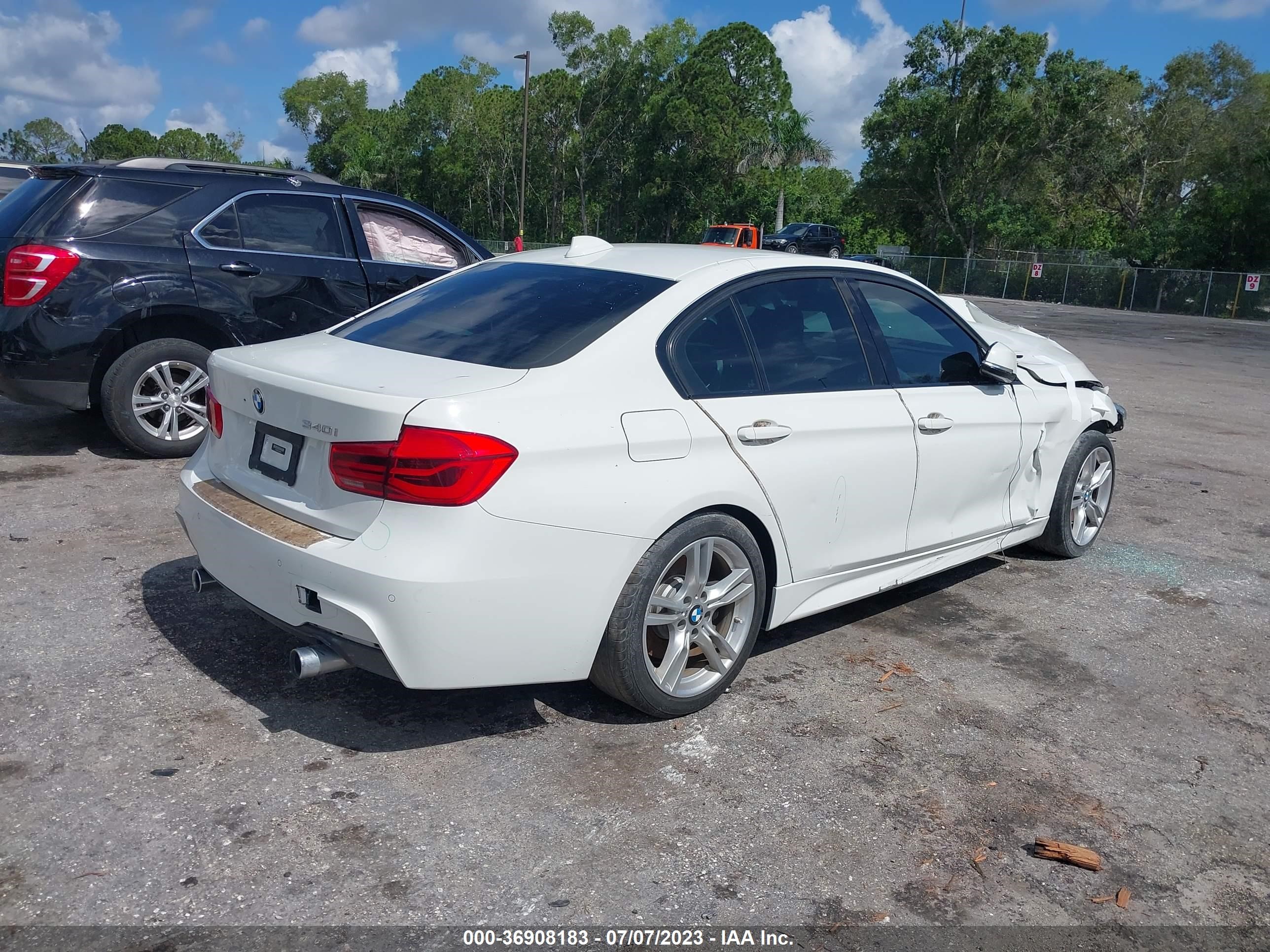 WBA8B3C58JK843453  bmw 3 series 2018 IMG 3