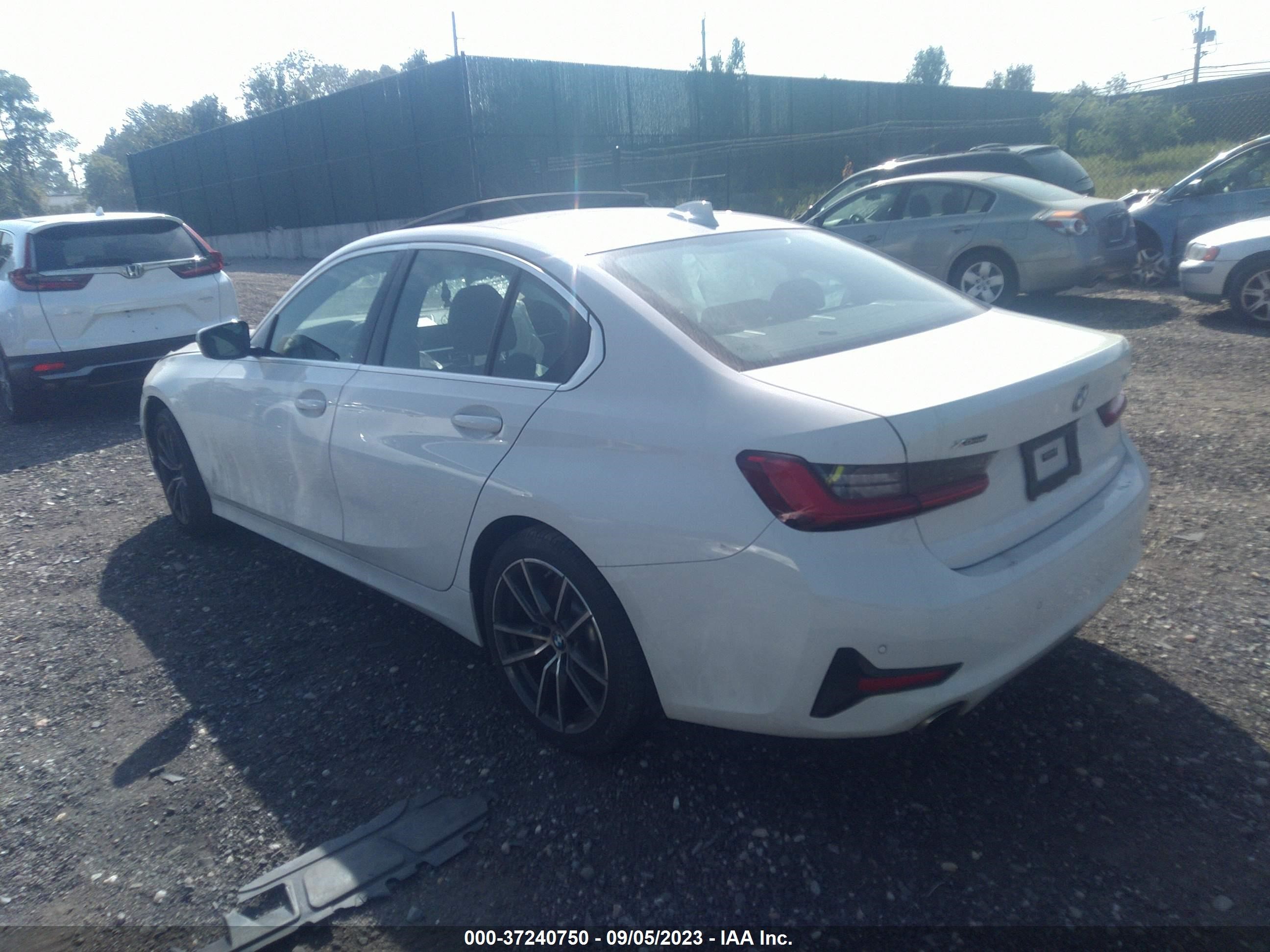 3MW5R7J05L8B07300  bmw 3 series 2019 IMG 2