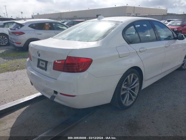 WBA5A5C5XGG354968  bmw 528i 2016 IMG 3