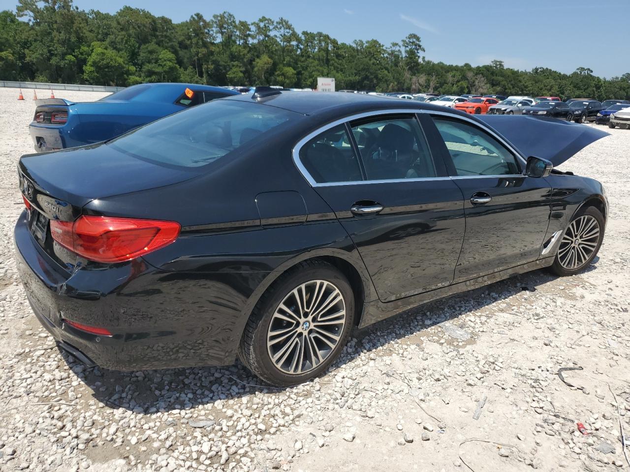 WBAJE7C57JWD49516  bmw 5 series 2018 IMG 2