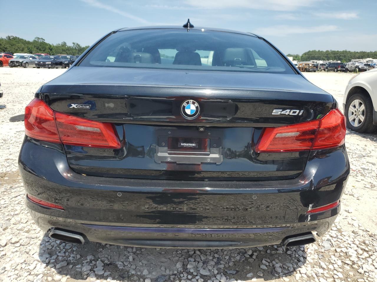 WBAJE7C57JWD49516  bmw 5 series 2018 IMG 5