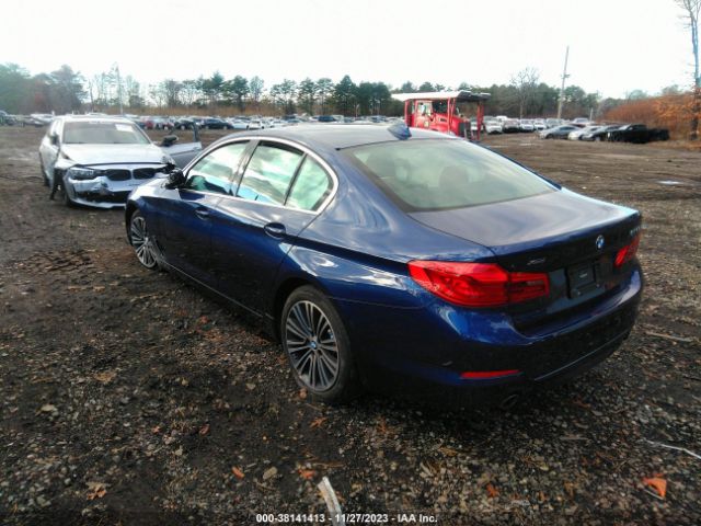 WBAJA7C51KWW32309  bmw 5 series 2019 IMG 2