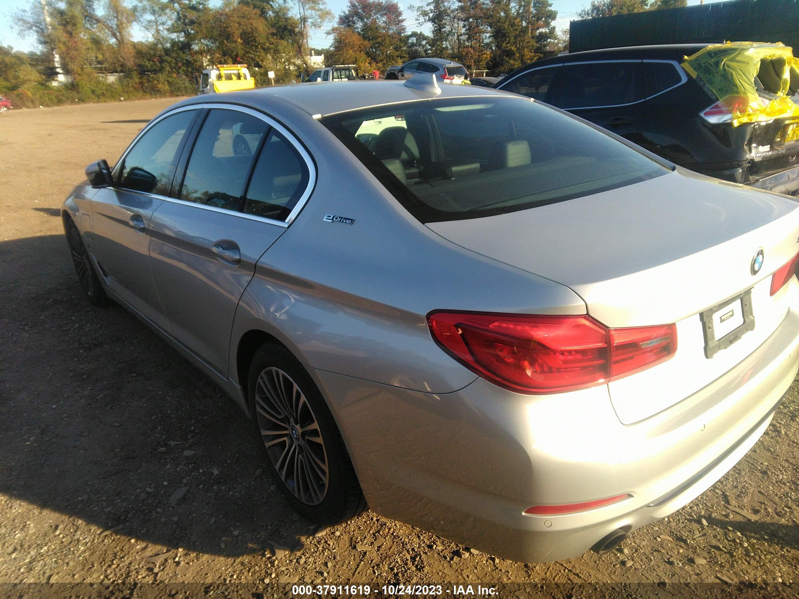 WBAJB1C55KB376662  bmw 5 series 2019 IMG 2