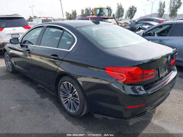 WBAJS1C03LWW68051  bmw 5 series 2019 IMG 2