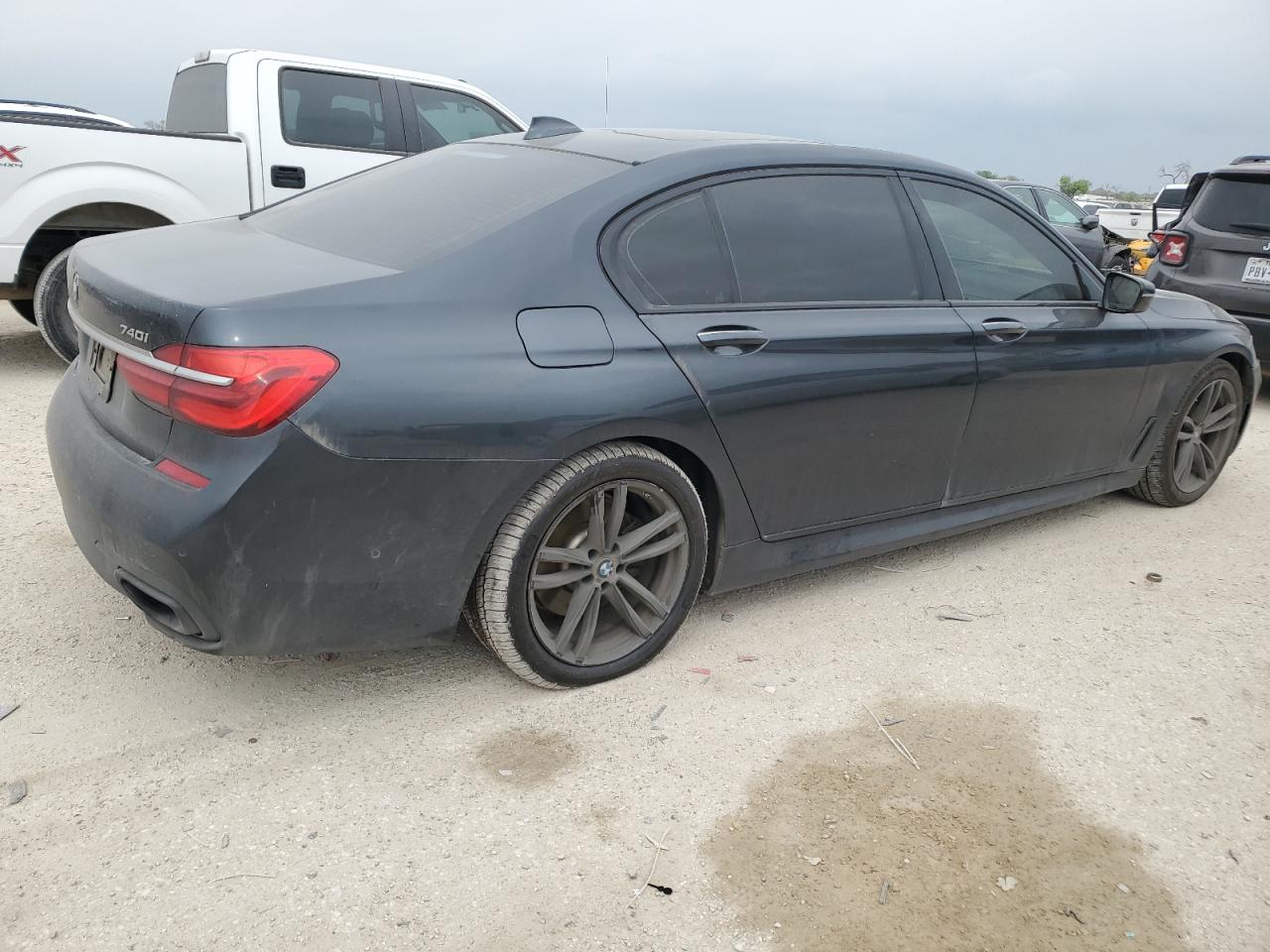 WBA7E2C57GG547901  bmw 7 series 2016 IMG 2