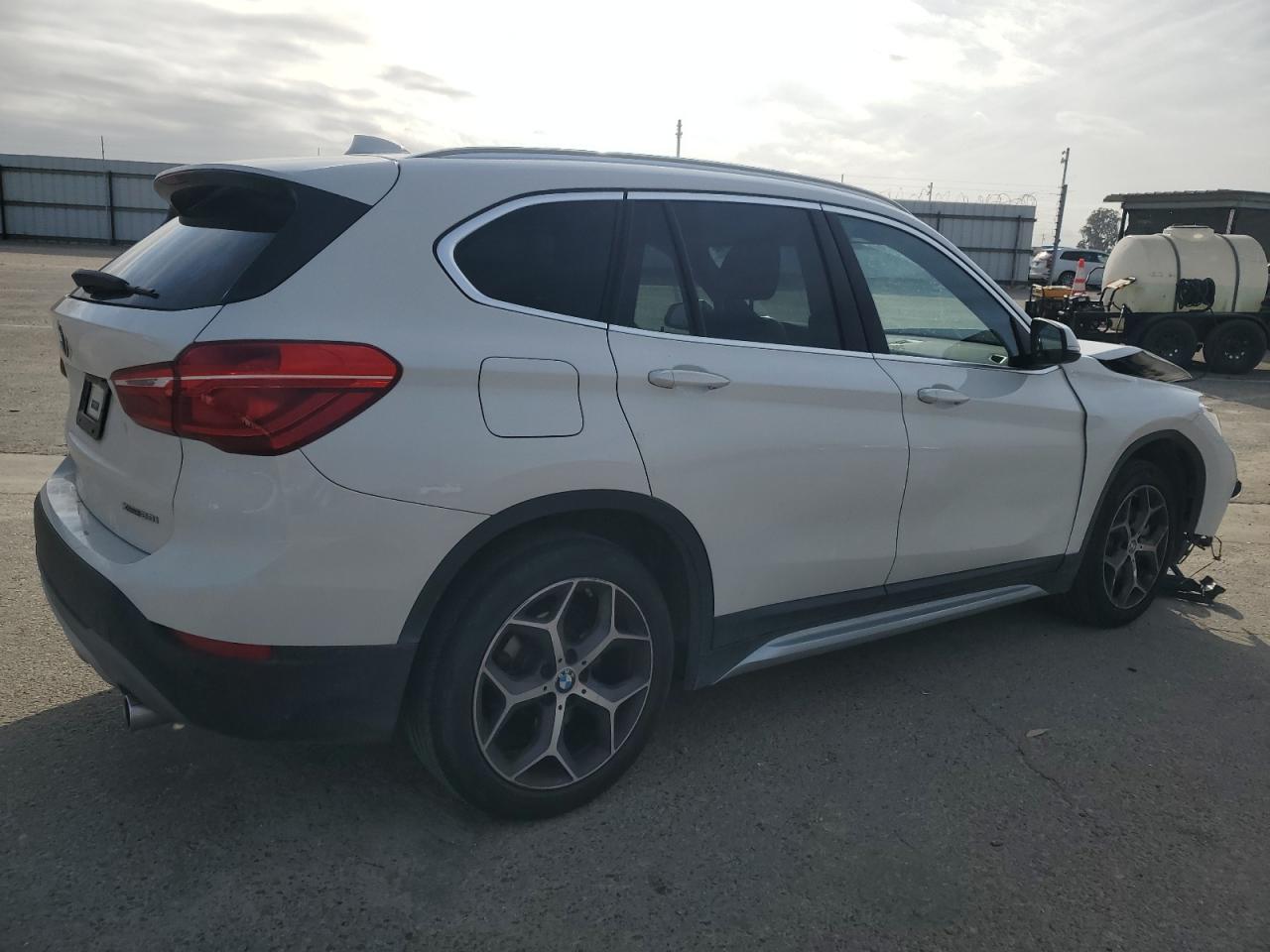 WBXHT3C57K5N32924  bmw x1 2019 IMG 2