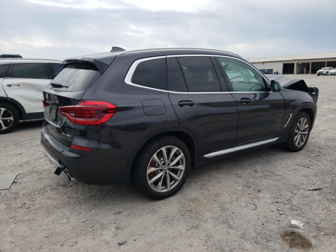 5UXTR7C55KLF32950  bmw x3 2019 IMG 2