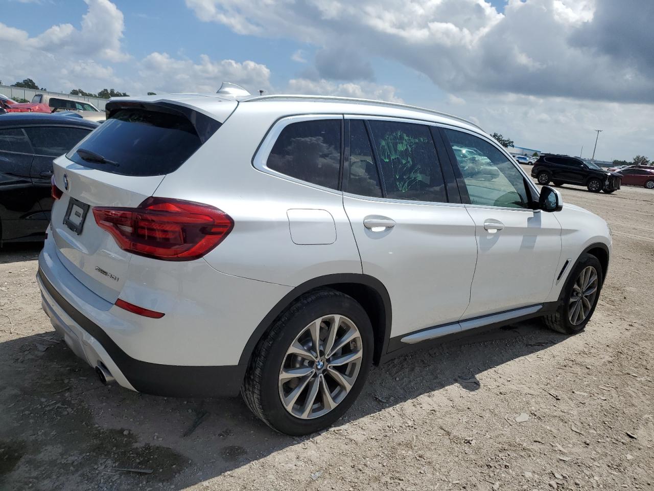 5UXTR7C55KLF35881  bmw x3 2019 IMG 2