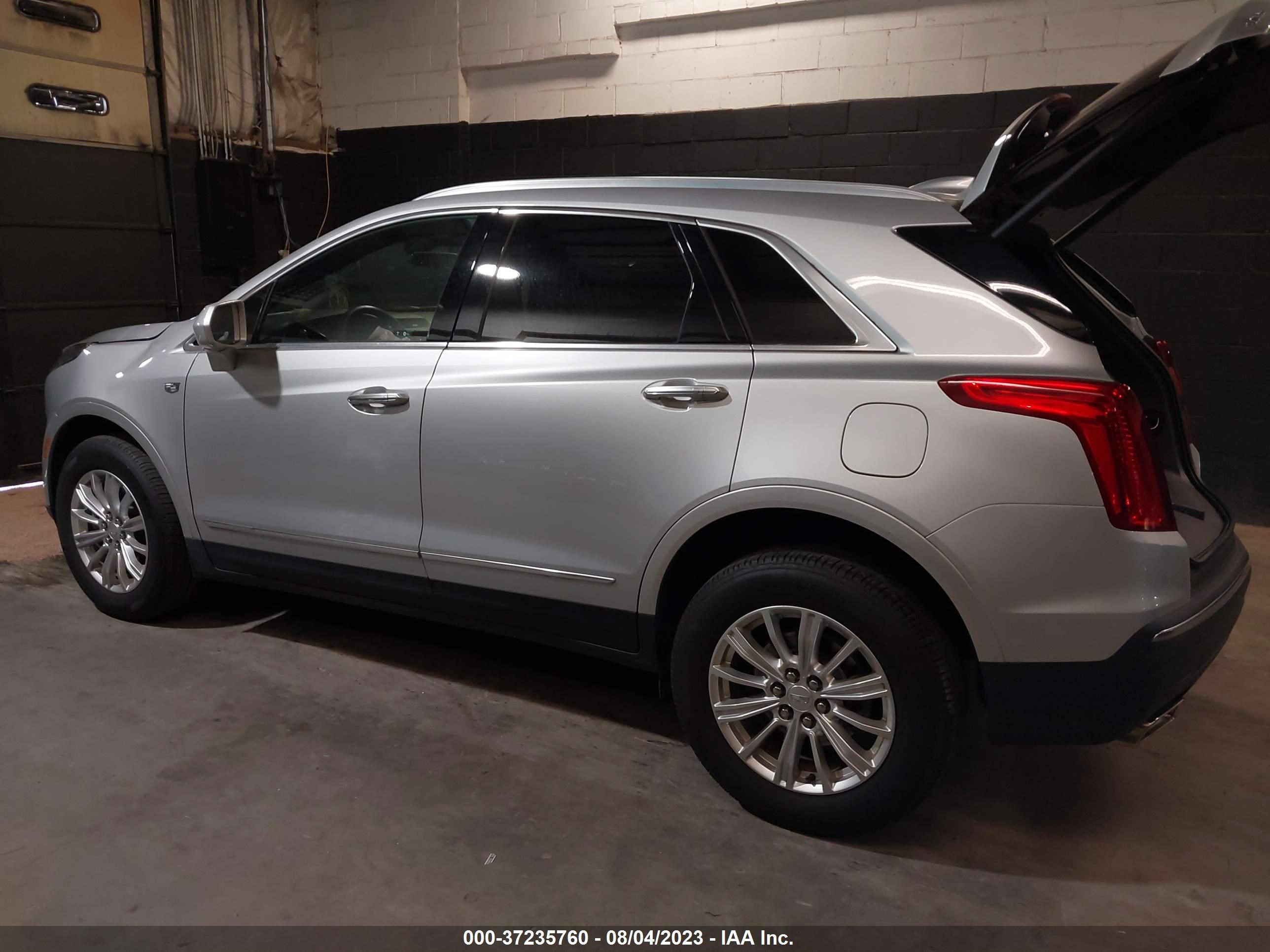 1GYKNARS6JZ114631  cadillac xt5 2017 IMG 2