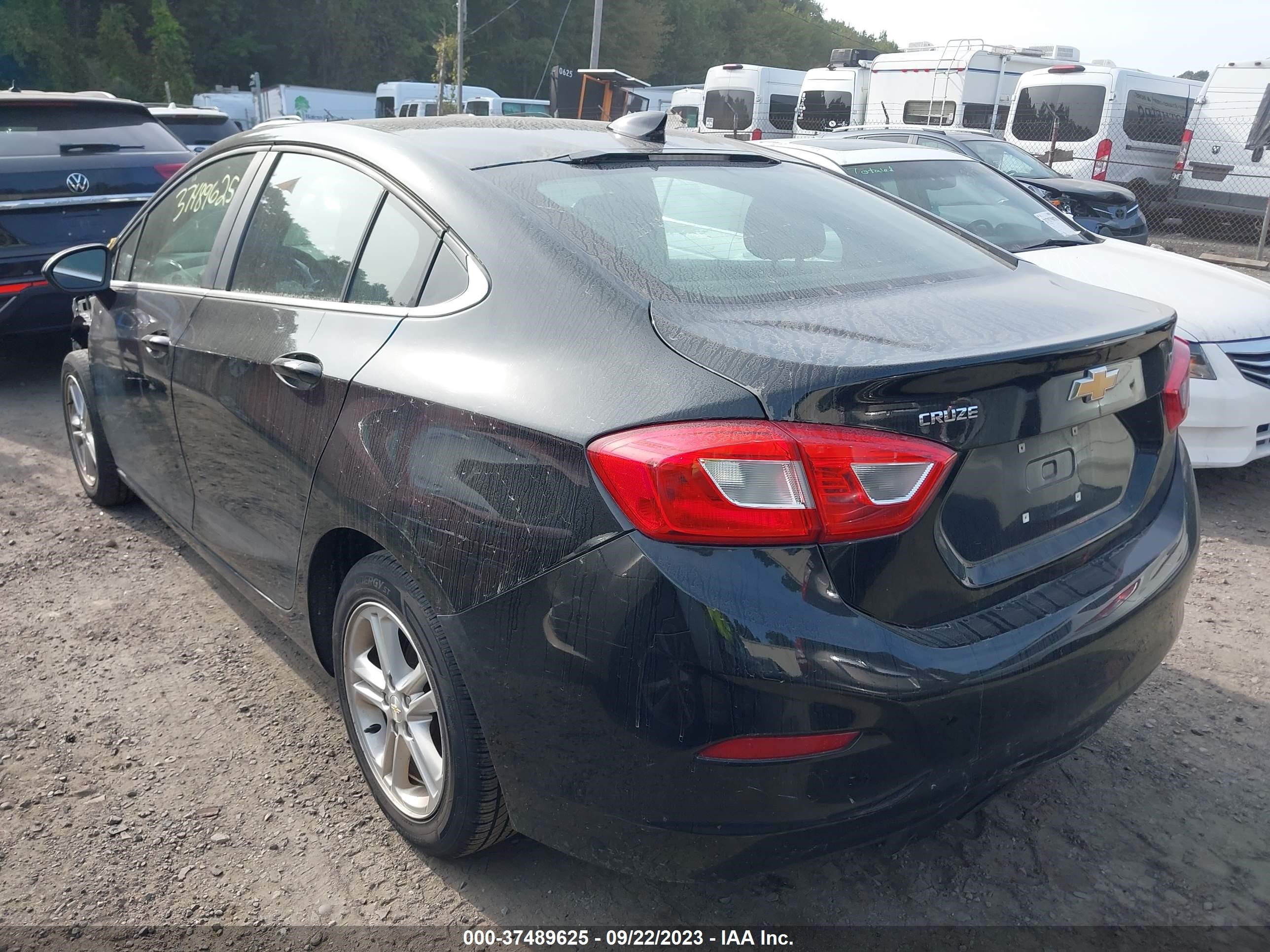 1G1BE5SM8H7122589  chevrolet cruze 2017 IMG 2