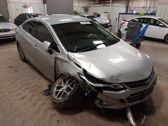 1G1BF5SM2J7104141  chevrolet cruze prem 2018 IMG 0