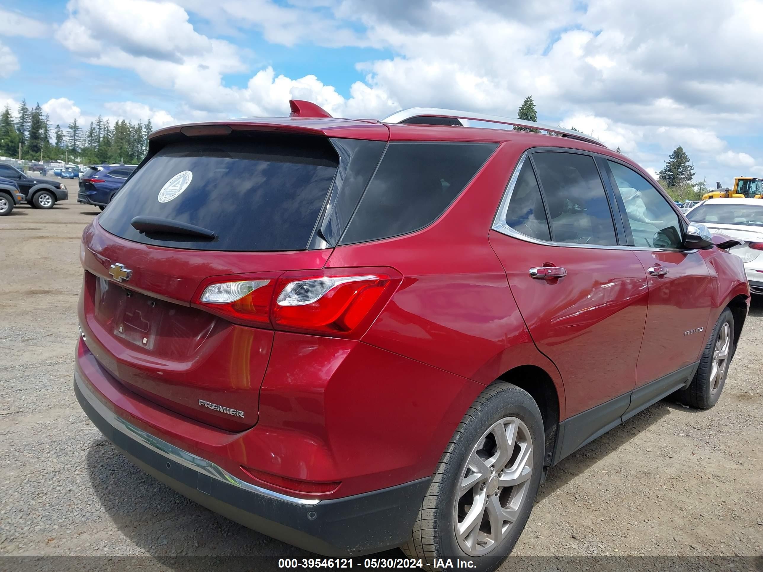 2GNAXNEV8K6258608  chevrolet equinox 2019 IMG 3