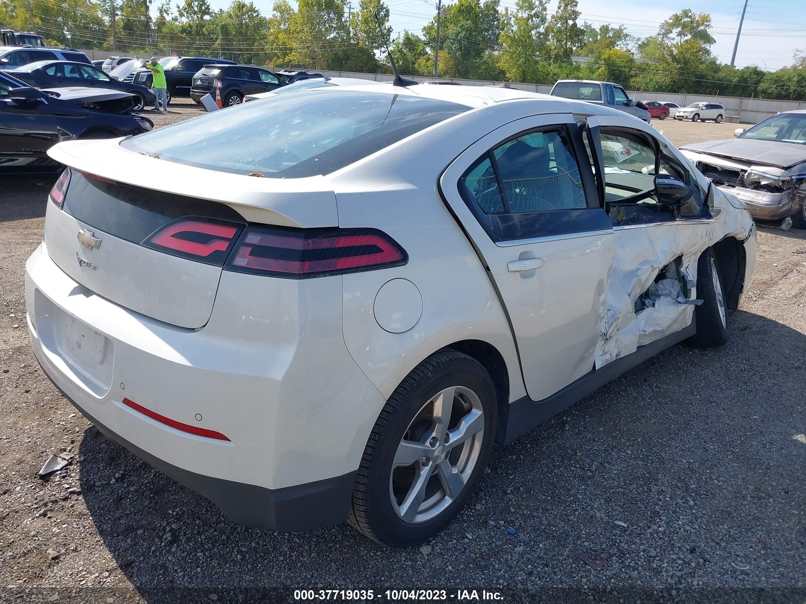 1G1RD6E43DU126385  chevrolet volt 2013 IMG 3