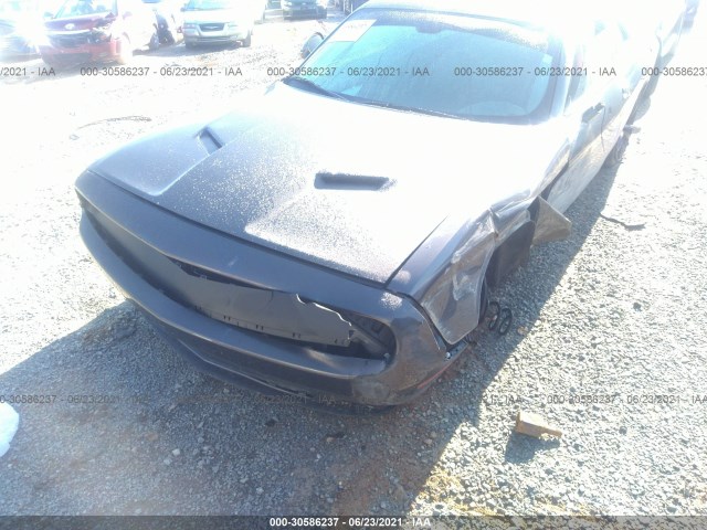 2C3CDZBT4JH252235  dodge challenger 2018 IMG 5