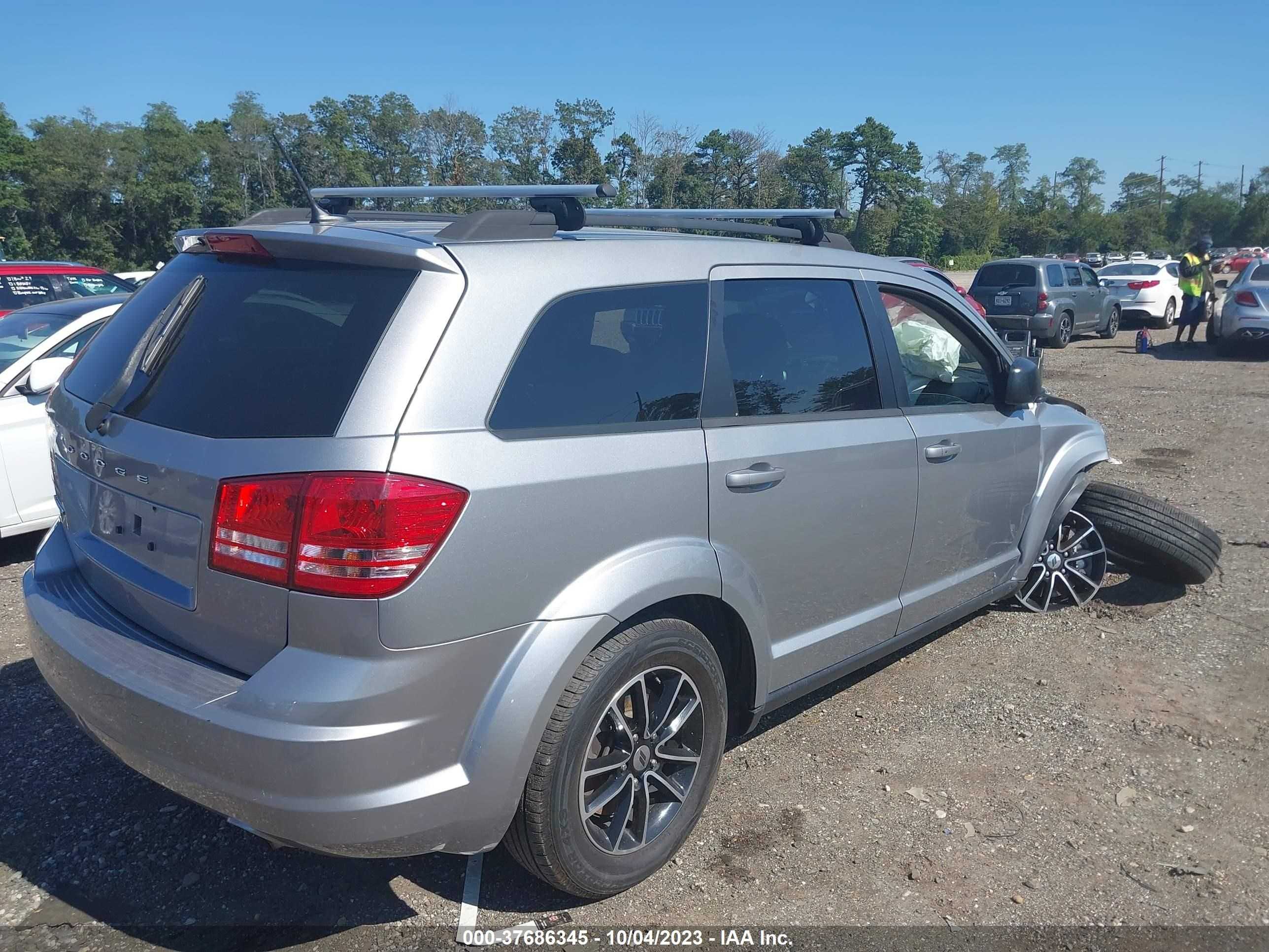 3C4PDCAB7JT229753  dodge journey 2018 IMG 3