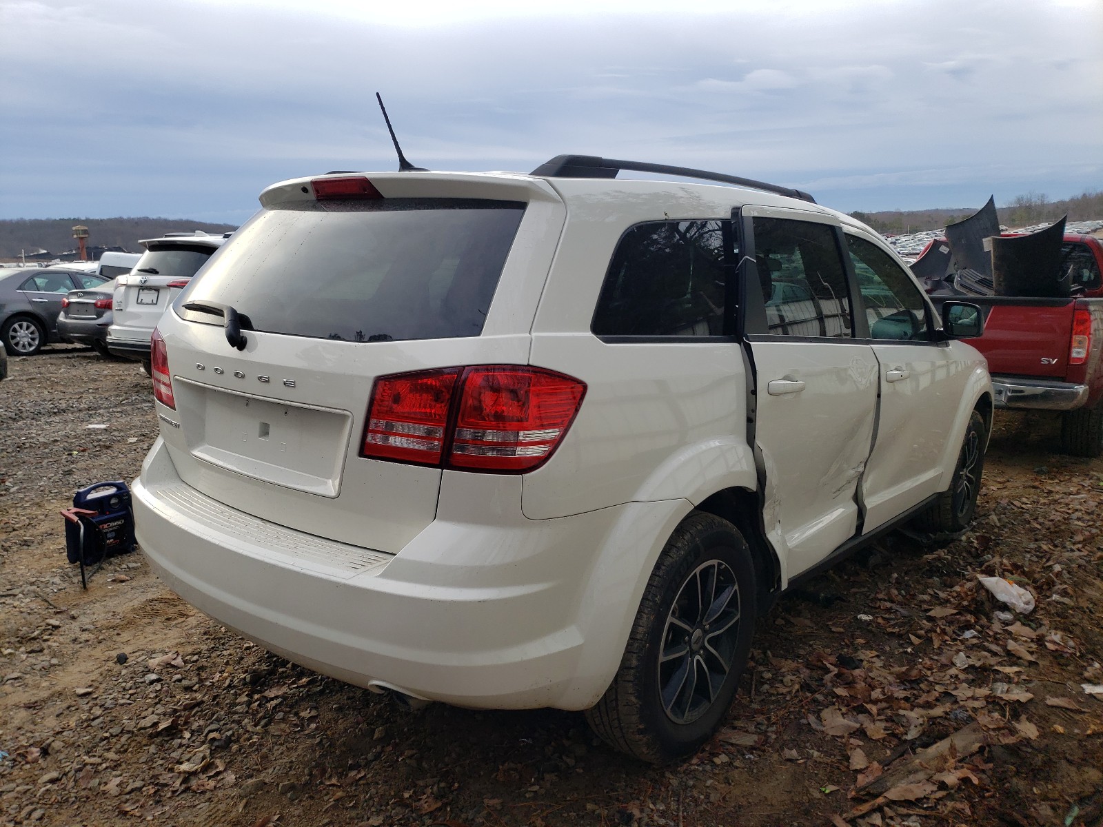 3C4PDCAB7JT167335  dodge journey se 2018 IMG 3