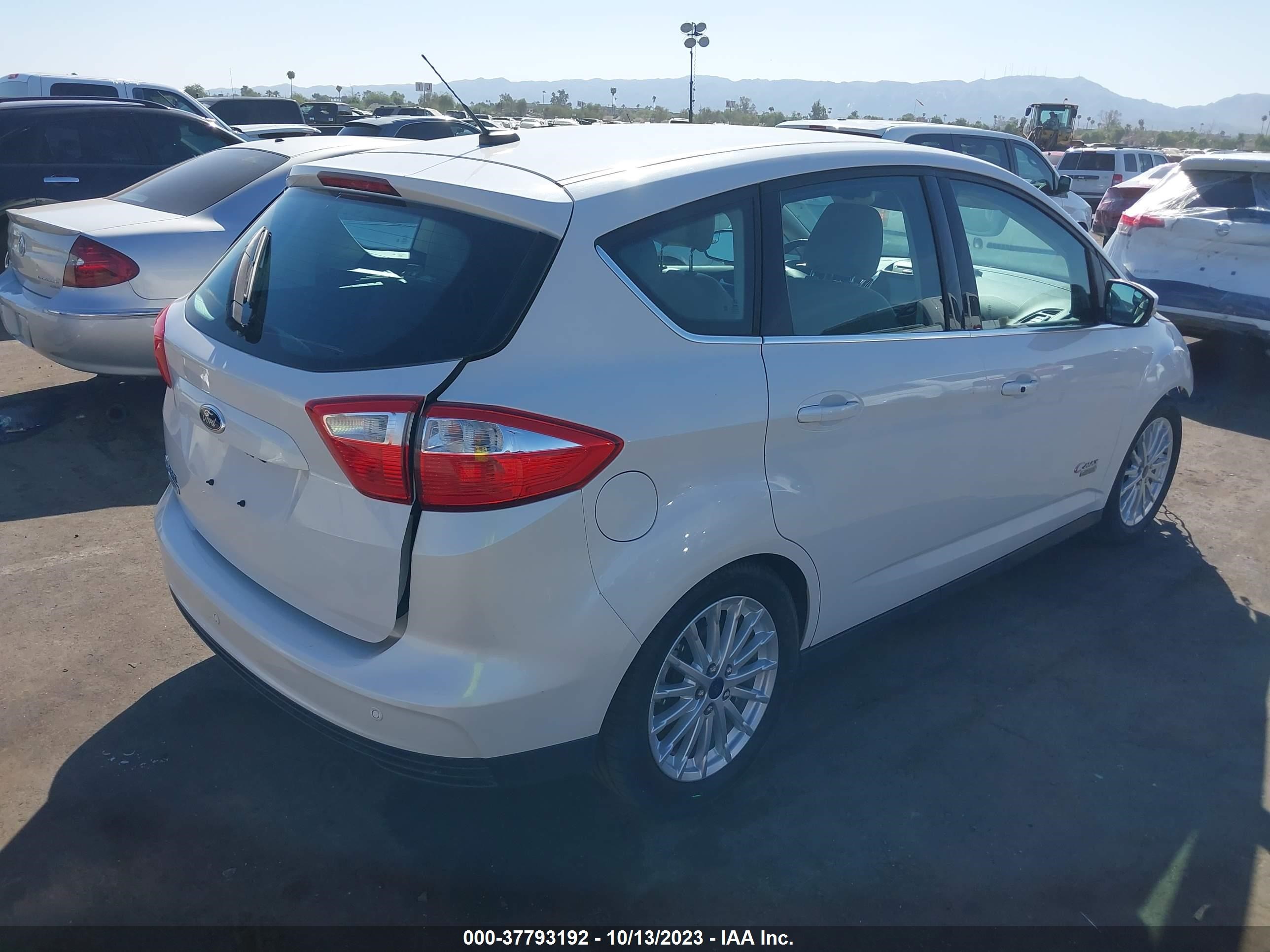 1FADP5CU8GL103867  ford c-max 2015 IMG 3