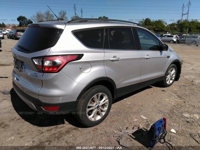 1FMCU9GD6HUC38899  ford escape 2017 IMG 3