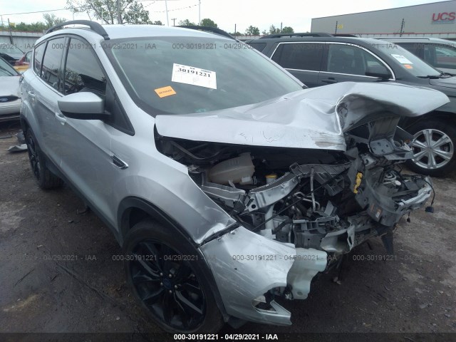 1FMCU0HD0JUD04279  ford escape 2018 IMG 0