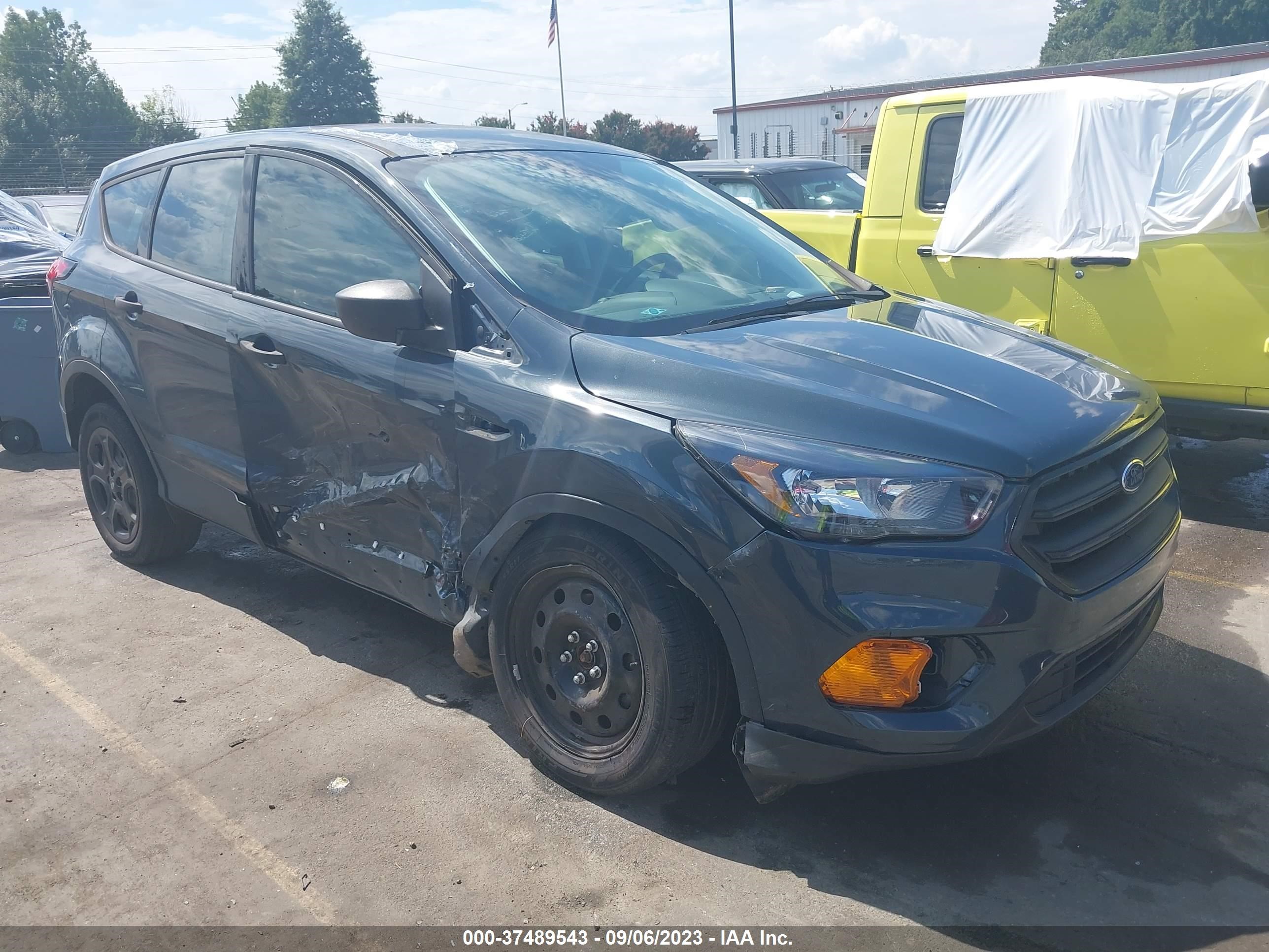 1FMCU0F79KUA88561  ford escape 2019 IMG 0