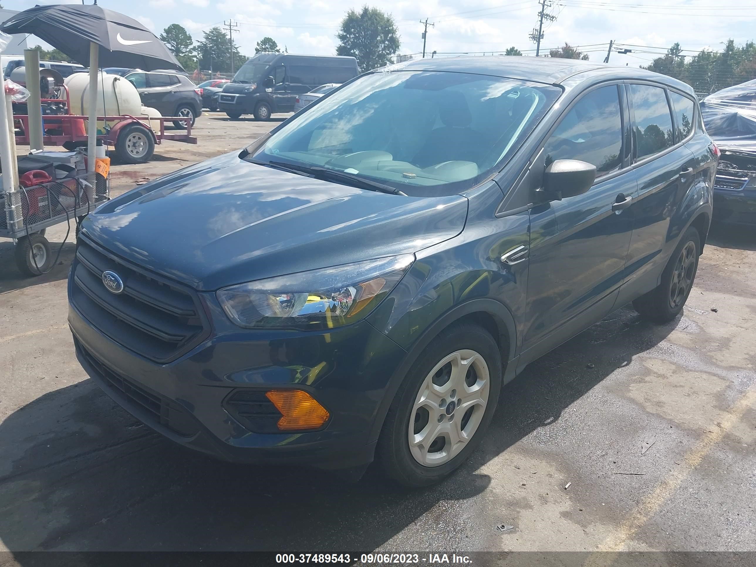 1FMCU0F79KUA88561  ford escape 2019 IMG 1