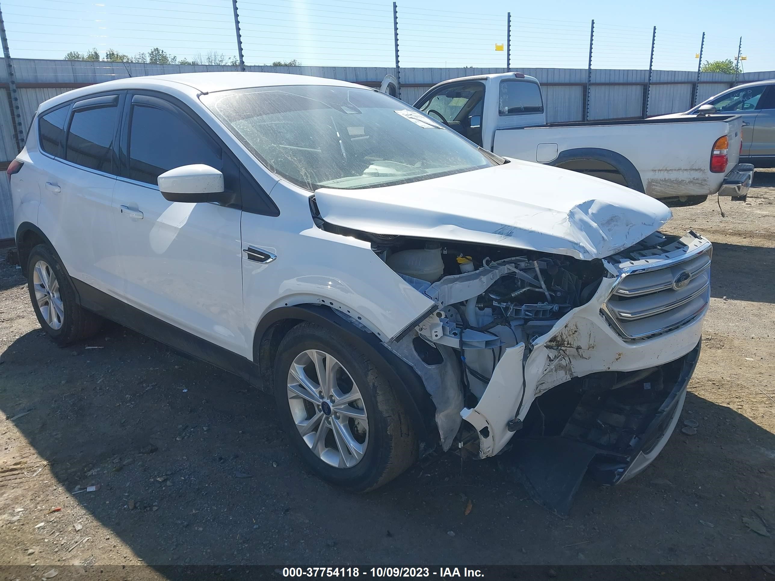 1FMCU0GDXKUB57522  ford escape 2019 IMG 0