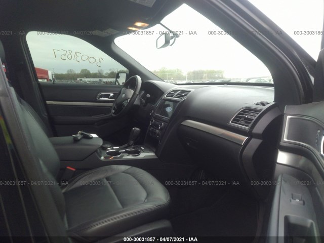 1FM5K8D8XJGA67675  ford explorer 2018 IMG 4