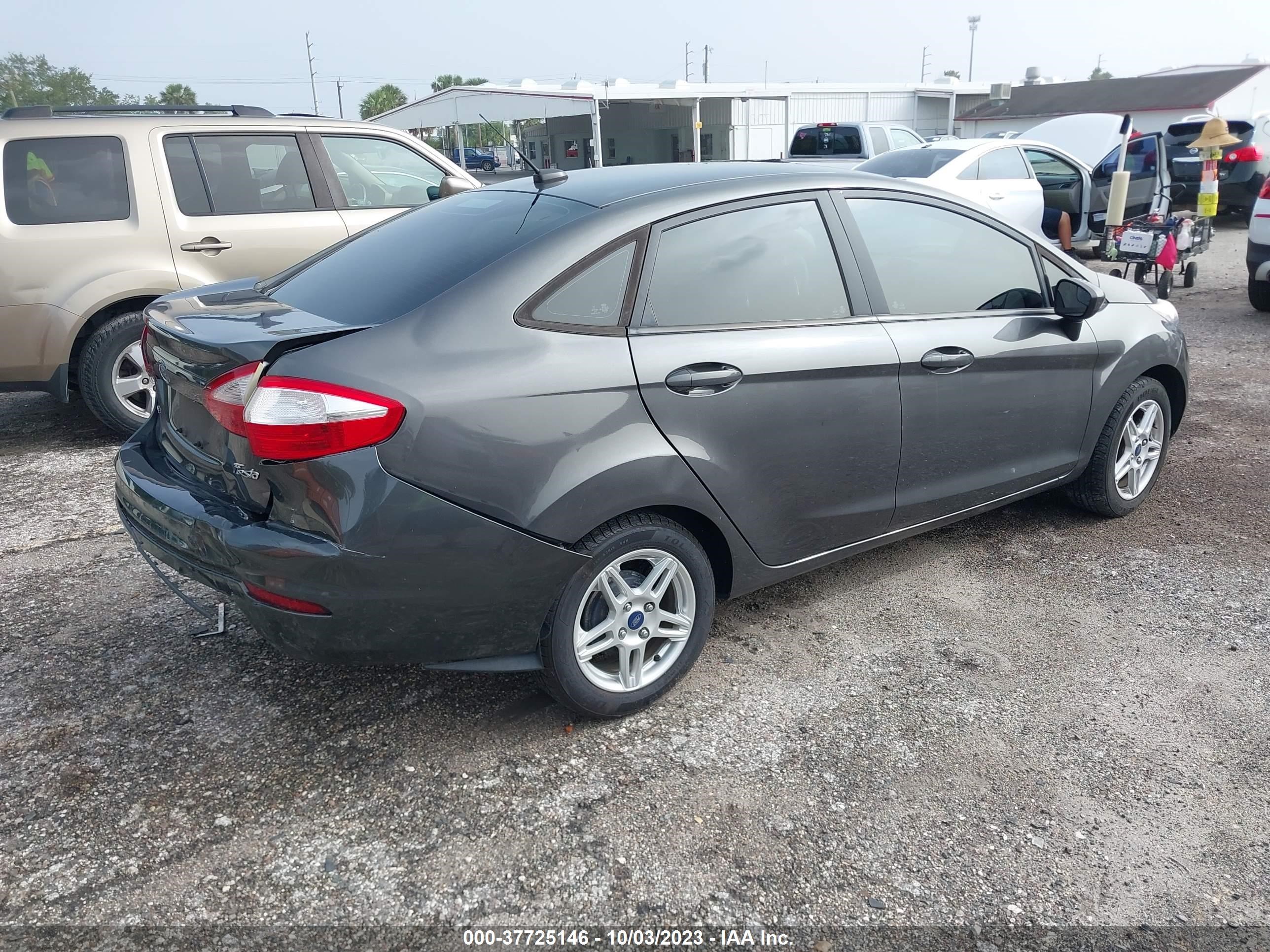 3FADP4BJ2JM106660  ford fiesta 2018 IMG 3