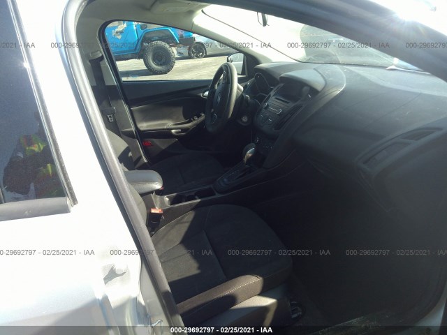 1FADP3F24HL285860  ford focus 2017 IMG 4