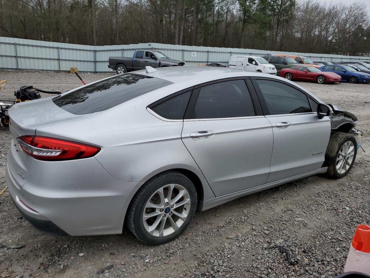 3FA6P0LUXKR220520  ford fusion 2019 IMG 2