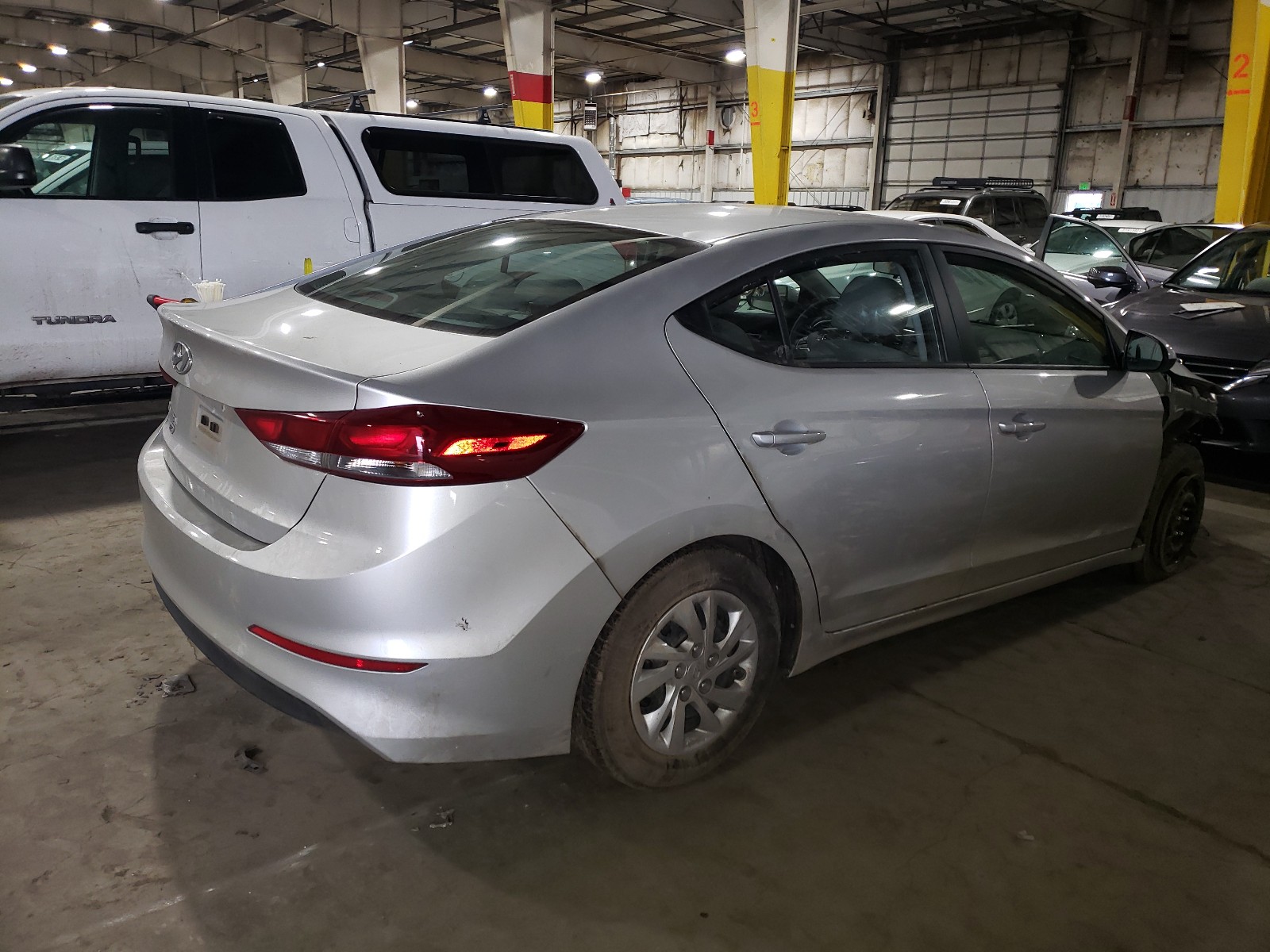 5NPD74LF3JH224811  hyundai  2018 IMG 3