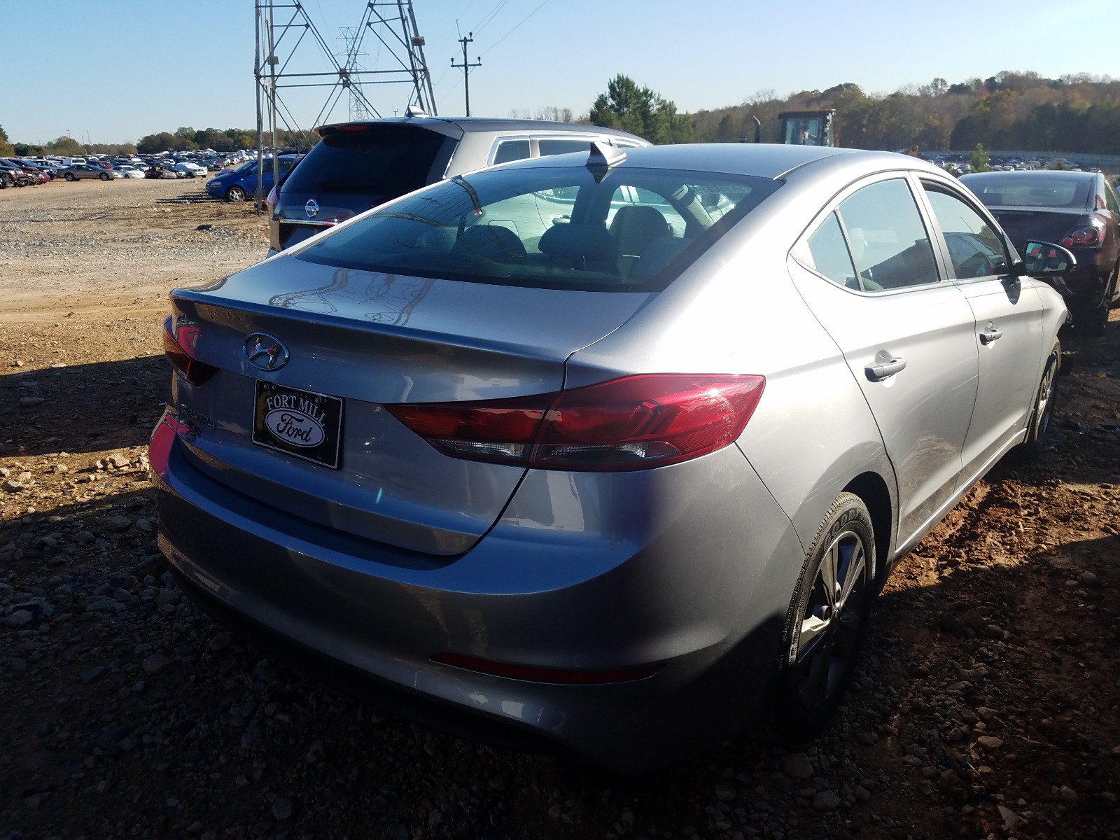 5NPD84LF6HH085944  hyundai elantra 2017 IMG 3