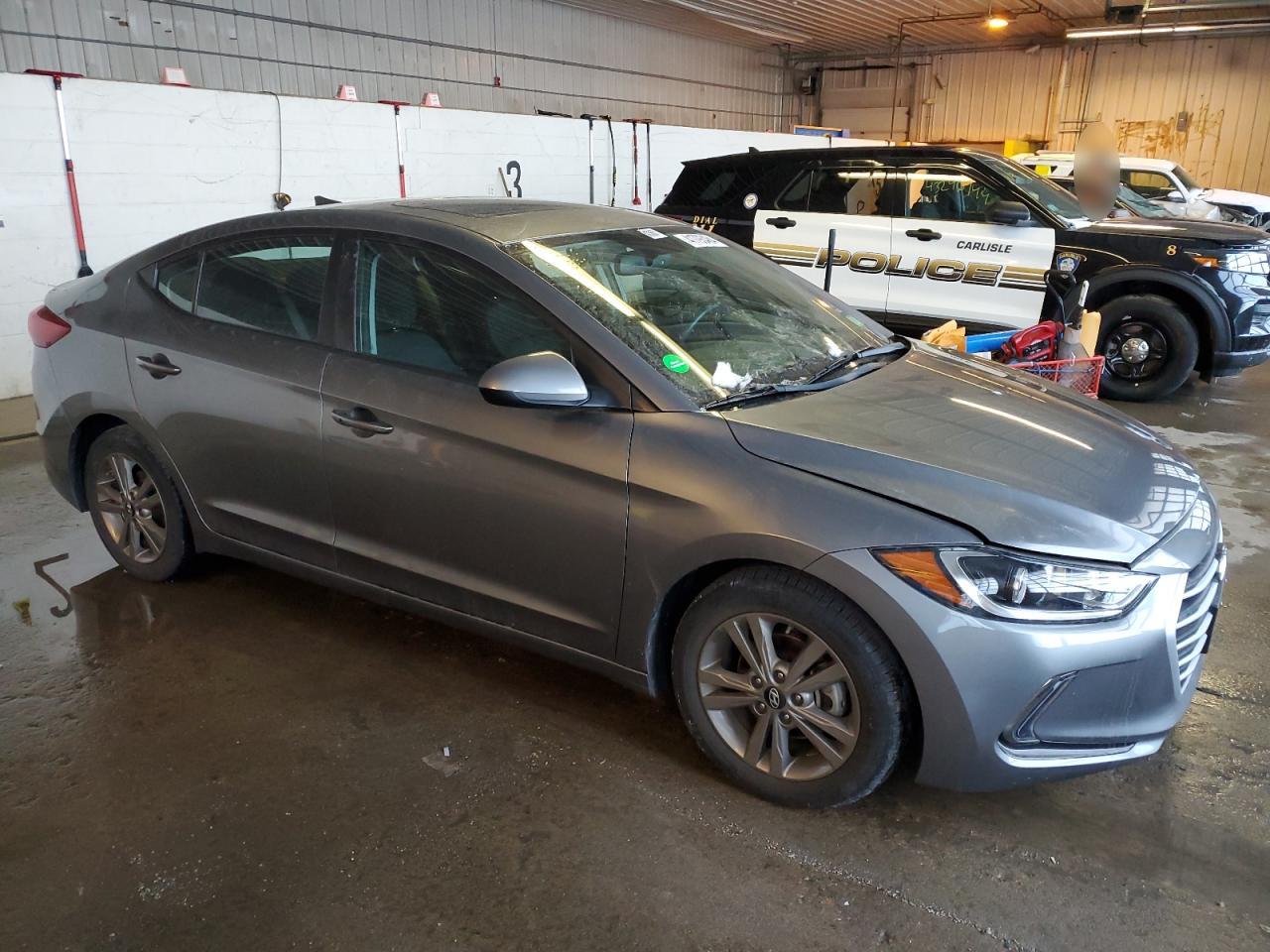 5NPD84LF6JH257217  hyundai elantra 2017 IMG 3