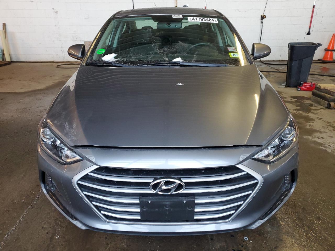 5NPD84LF6JH257217  hyundai elantra 2017 IMG 4