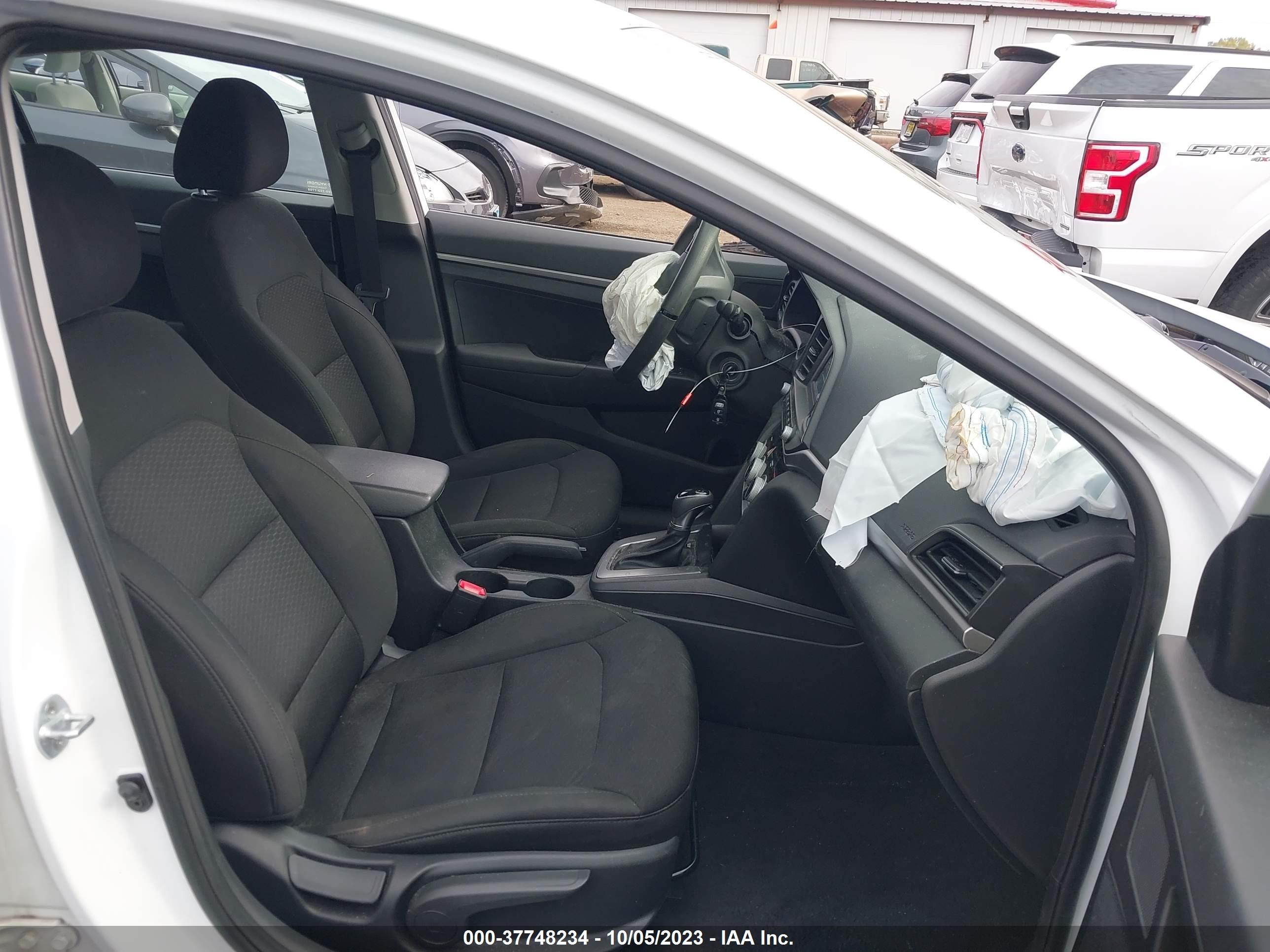 5NPD74LF1KH442022  hyundai elantra 2019 IMG 4