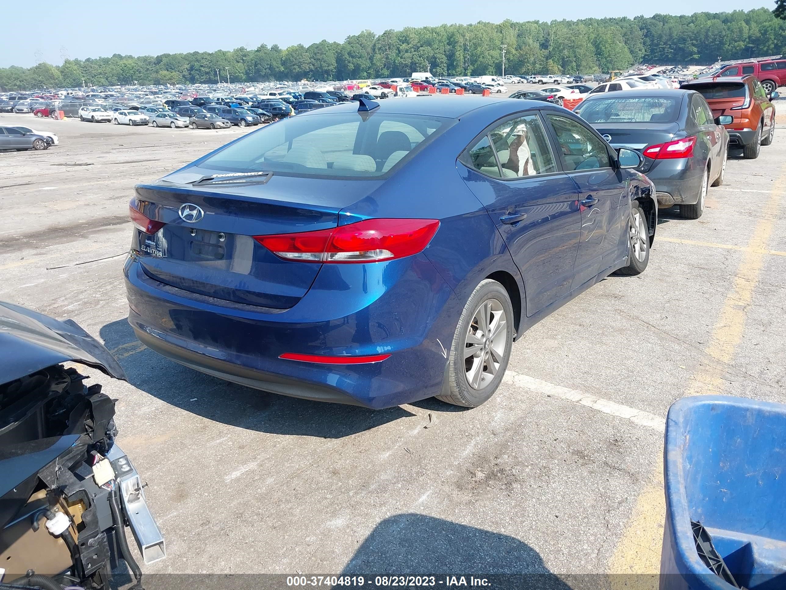 5NPD84LF1JH364627  hyundai elantra 2018 IMG 3