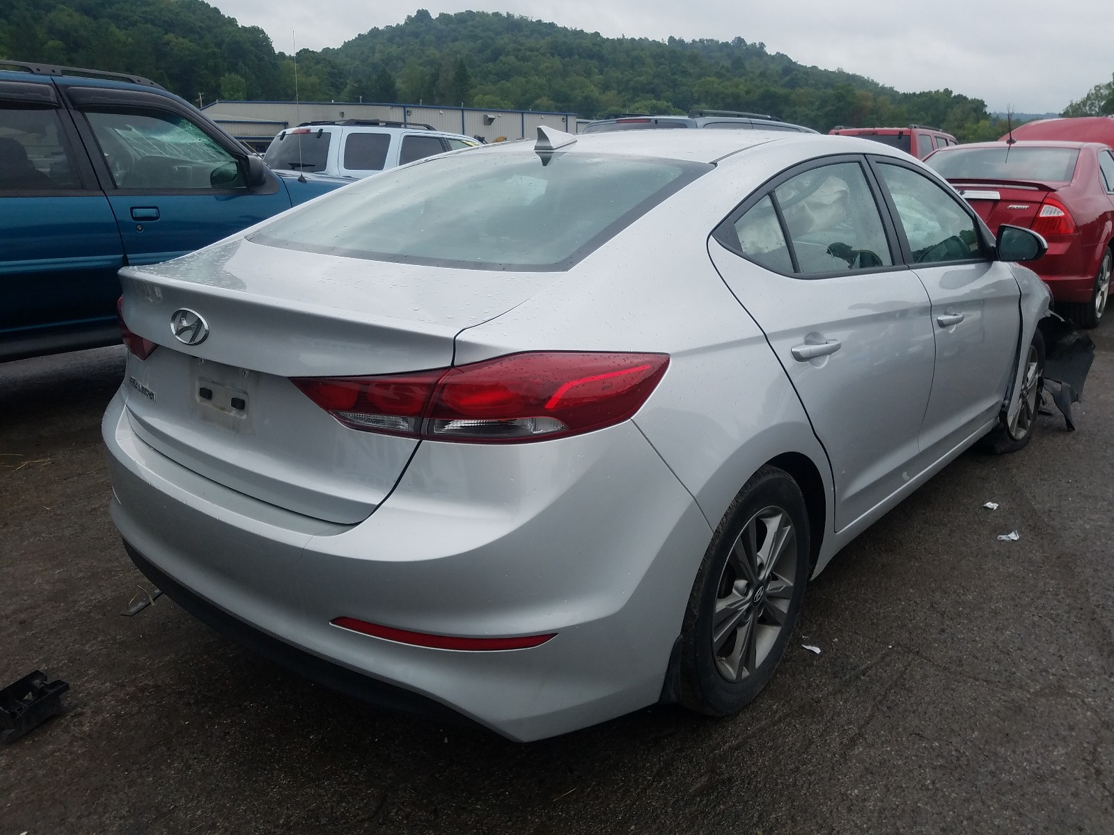 5NPD84LF3JH341446  hyundai  2018 IMG 3