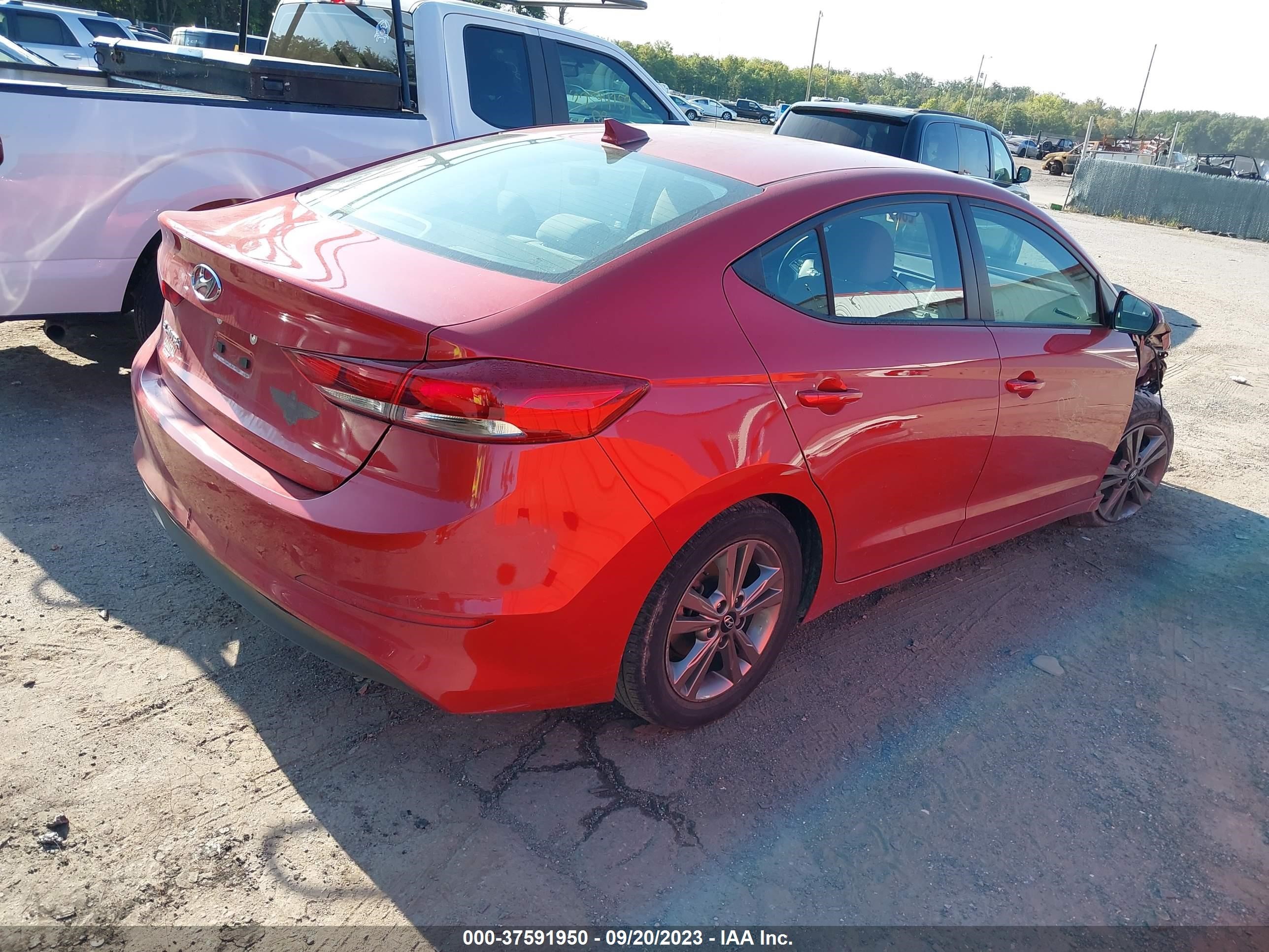 5NPD84LF6JH366759  hyundai elantra 2018 IMG 3