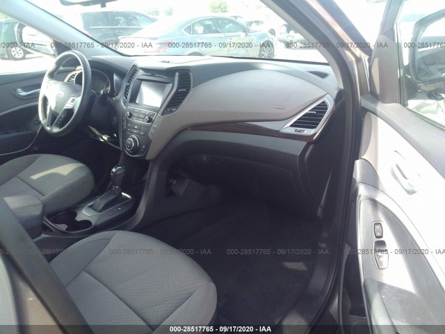 5NMZU3LB1JH069694  hyundai santa fe 2017 IMG 4