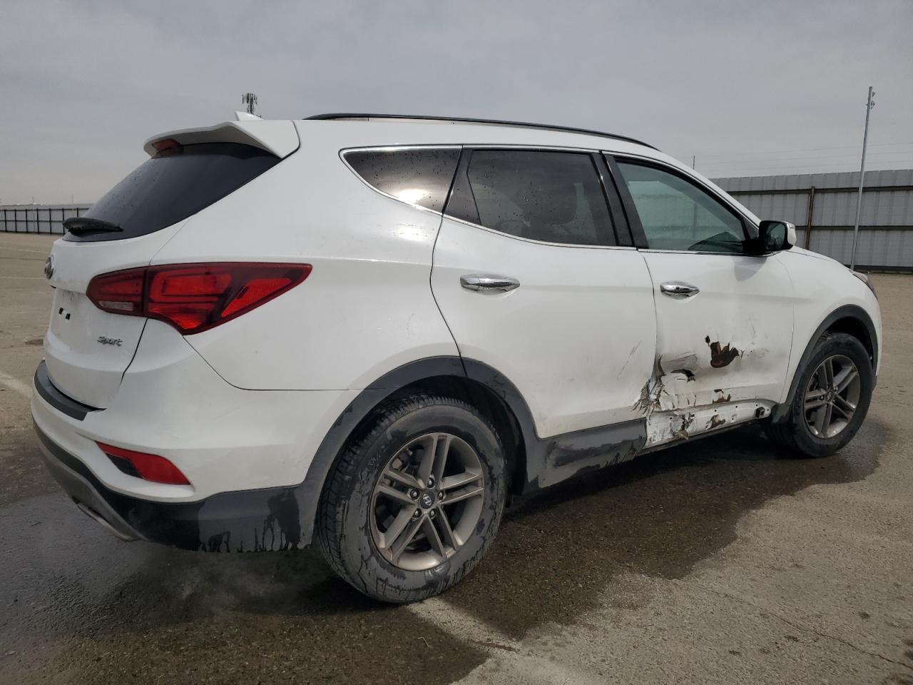 5NMZU3LB4JH088577  hyundai santa fe 2018 IMG 2