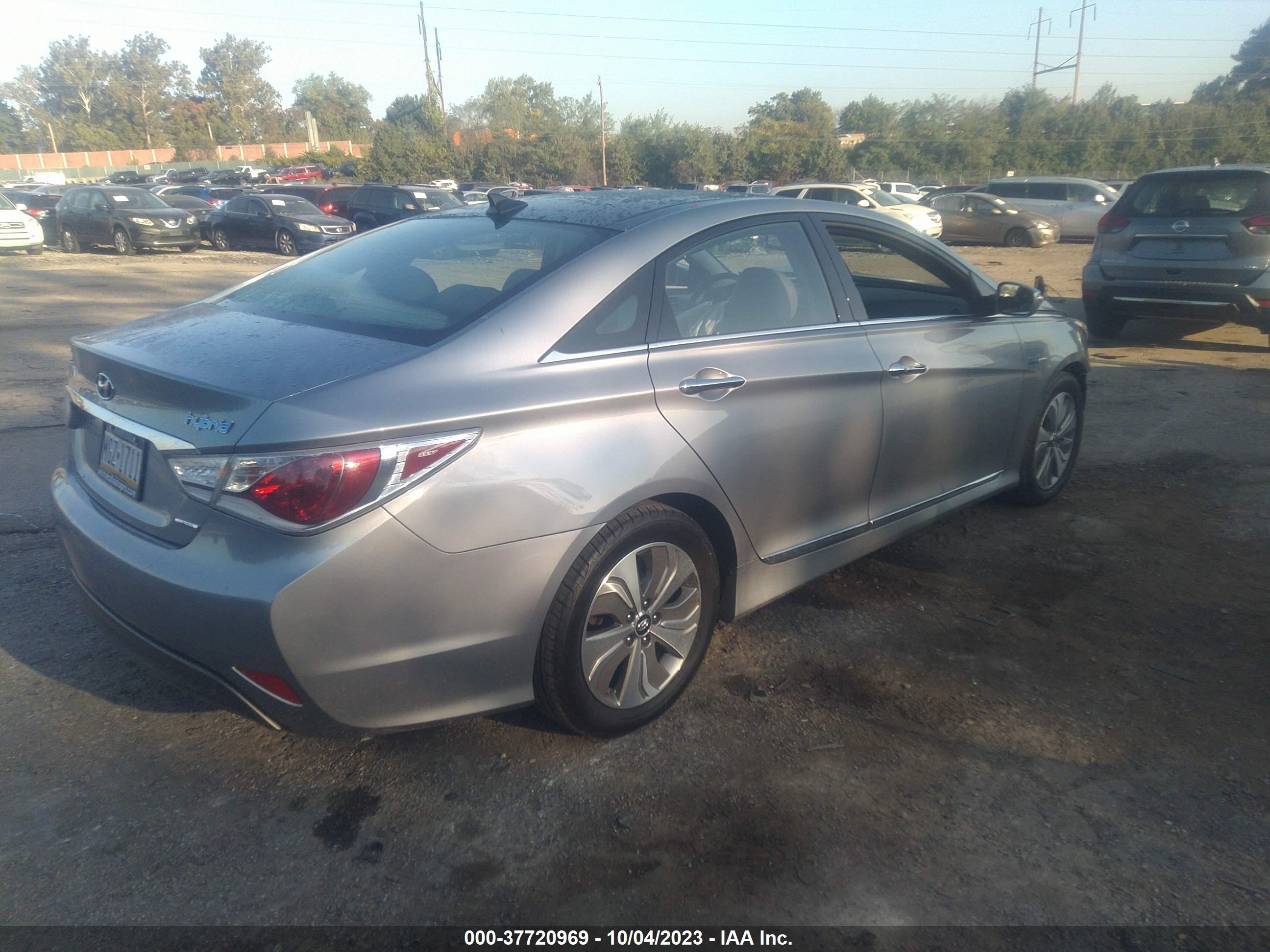 KMHEC4A47FA125890  hyundai sonata 2015 IMG 3